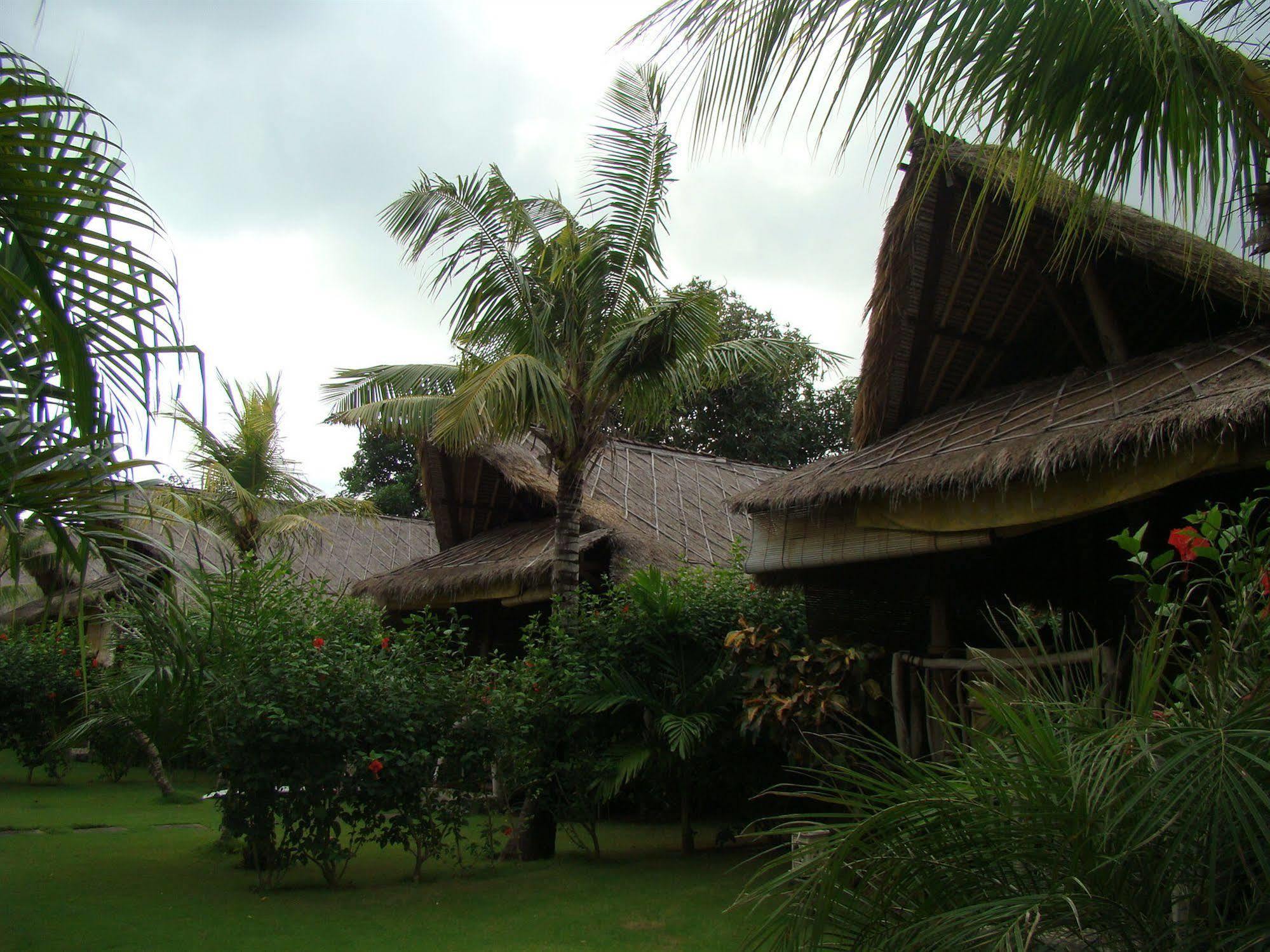 Flower Bud Bungalow Pecatu Exterior foto
